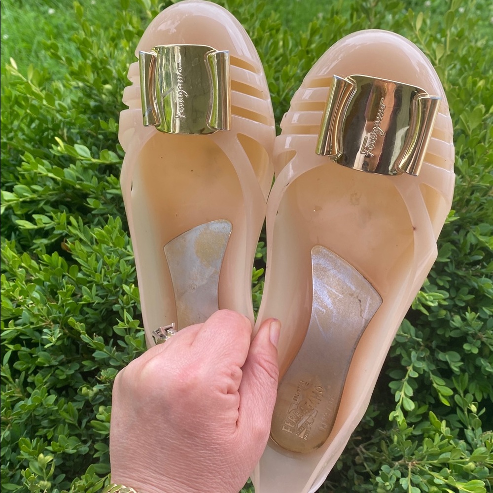 Salvatore Ferragamo Beige Jelly Vara Bow Flats with Gold Hardware